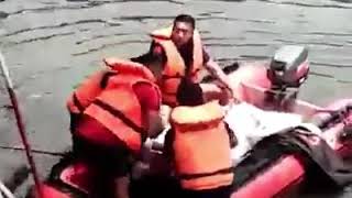EVAKUASI MAYAT DI KALI SUNTER