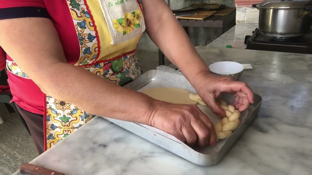 Panaredda e cuddura cu l uovu