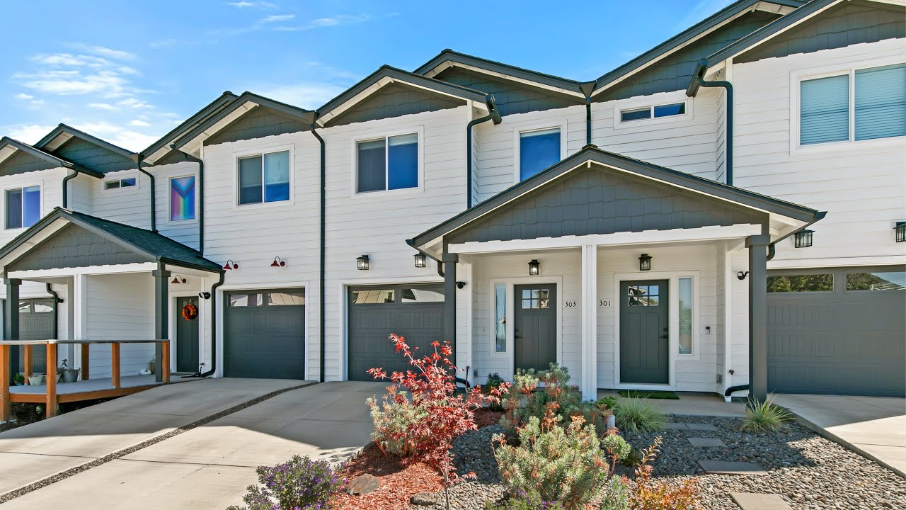 303 Everett Way in Talent, Oregon