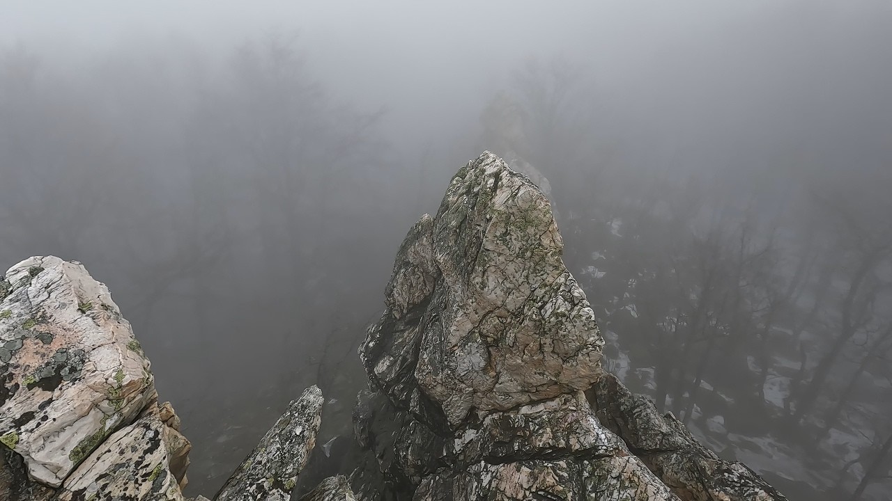 Tip na výlet: Traja jazdci - skalný maják v mori hmly