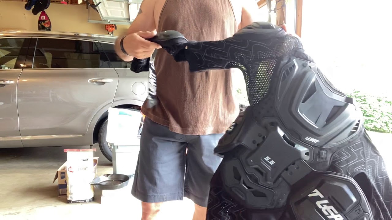 leatt 5.5 HD Pro chest protector YouTube