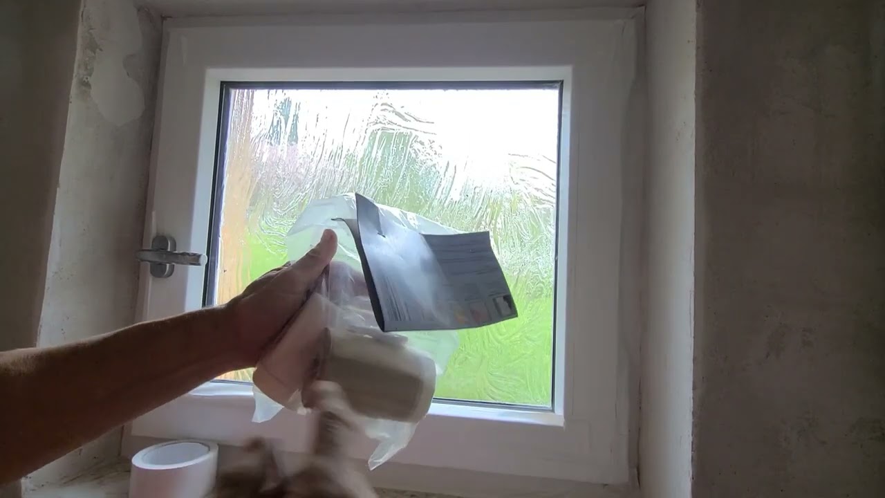 Fenster Türen abkleben mit Putzband und Aldi Abdeckfolien bei Malerarbeiten Putzarbeiten