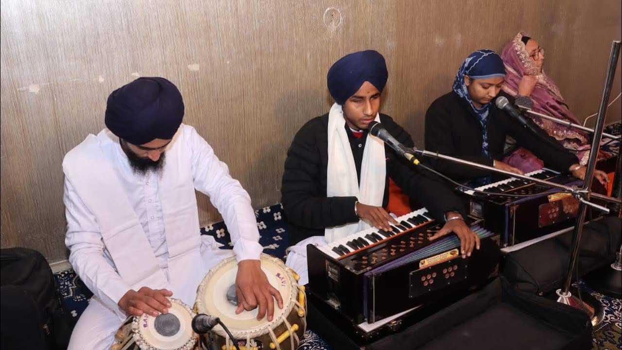 ਹਉ ਢੂੰਢੇਂਦੀ ਸਜਣਾ ਸਜਣੁ ਮੈਡੈ ਨਾਲਿ bhai gursahib singh soorma & Bibi gursimran kaur