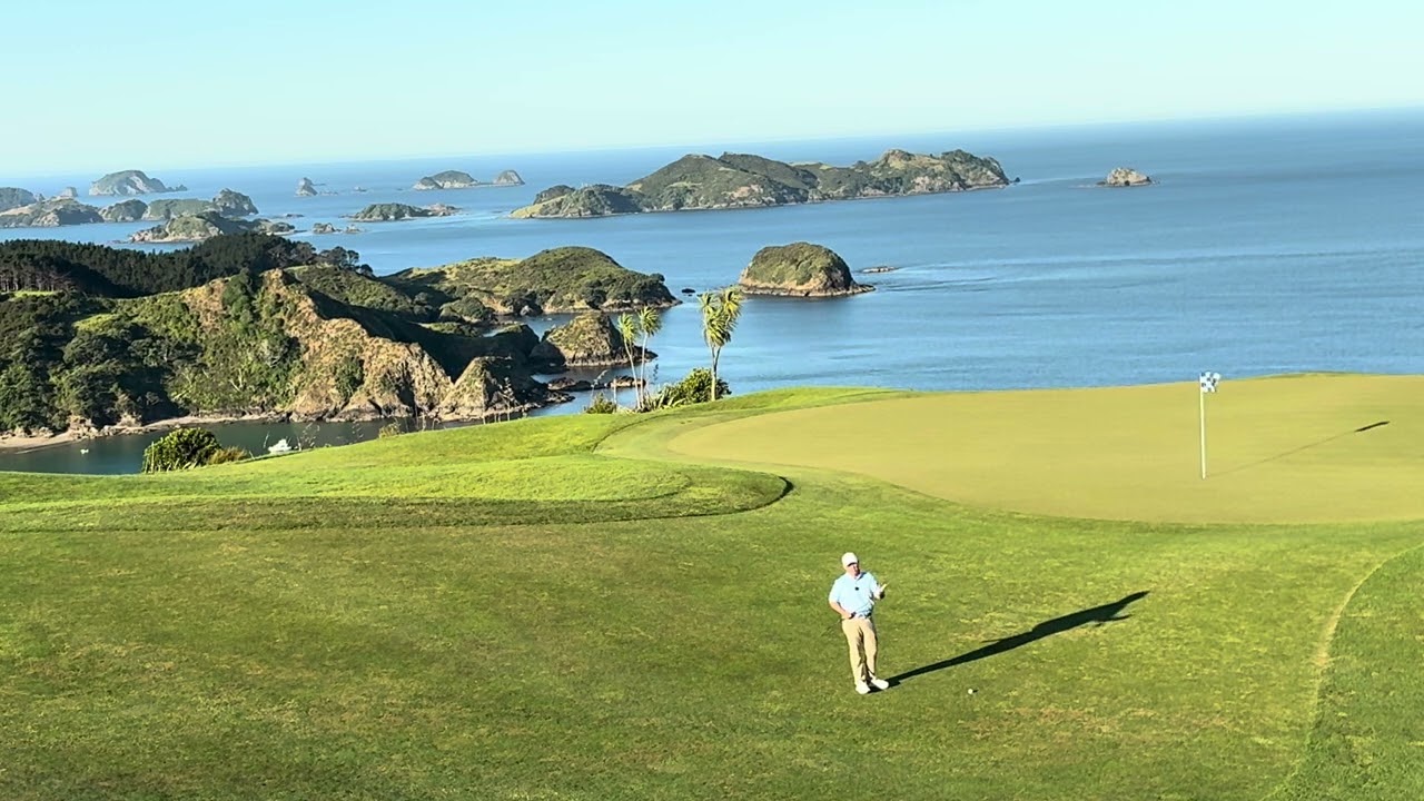 Craig Hocknull Golf series at Kauri cliffs. When should I putt and when should I chip? ￼