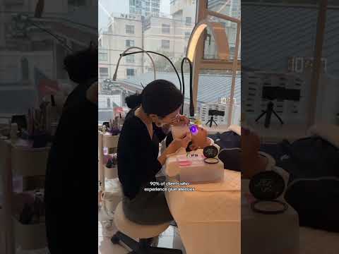 LED lash extensions in korea?!? #korea #lashextensions #seoul #koreanbeauty #kbeauty #ledlashes