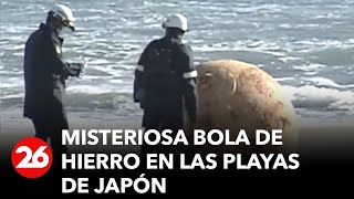 JAPÓN | Una misteriosa bola gigante de hierro apareció en una playa