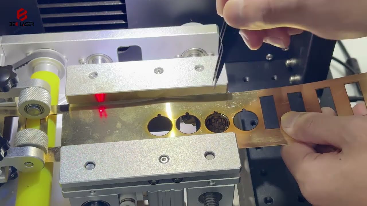 automatic feeding fiber laser engraving  cutting machine for batch cutting of copper pendants