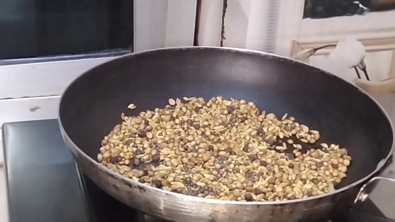 basic masalon se fatafat banayen mirchi ka aachar