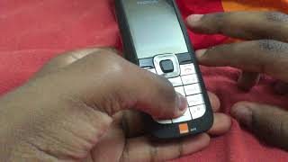 Taking apart a Nokia 2610.