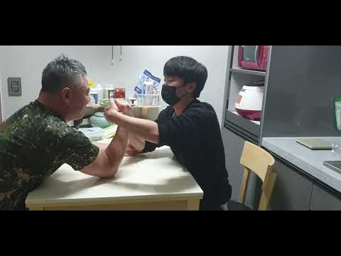 아빠와 아들 한손과 두손팔씨름