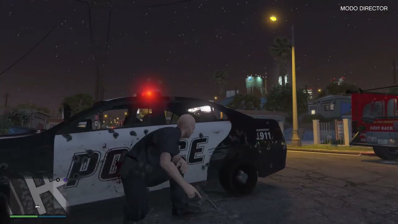 Grand Theft Auto V policia combatiendo con NPCs armados