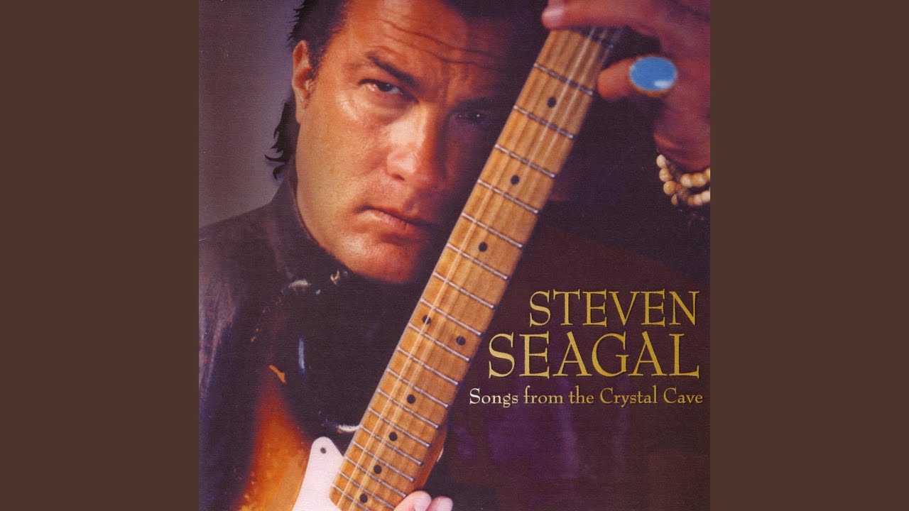 在 YouTube 上观看 Strut 在 YouTube 上观看 Strut