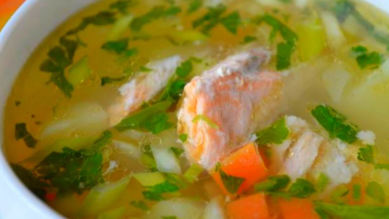 Вкусный суп из минтая. Суп рыбный из семги. Уха из форели. Уха из красной рыбы. Уха из семги.