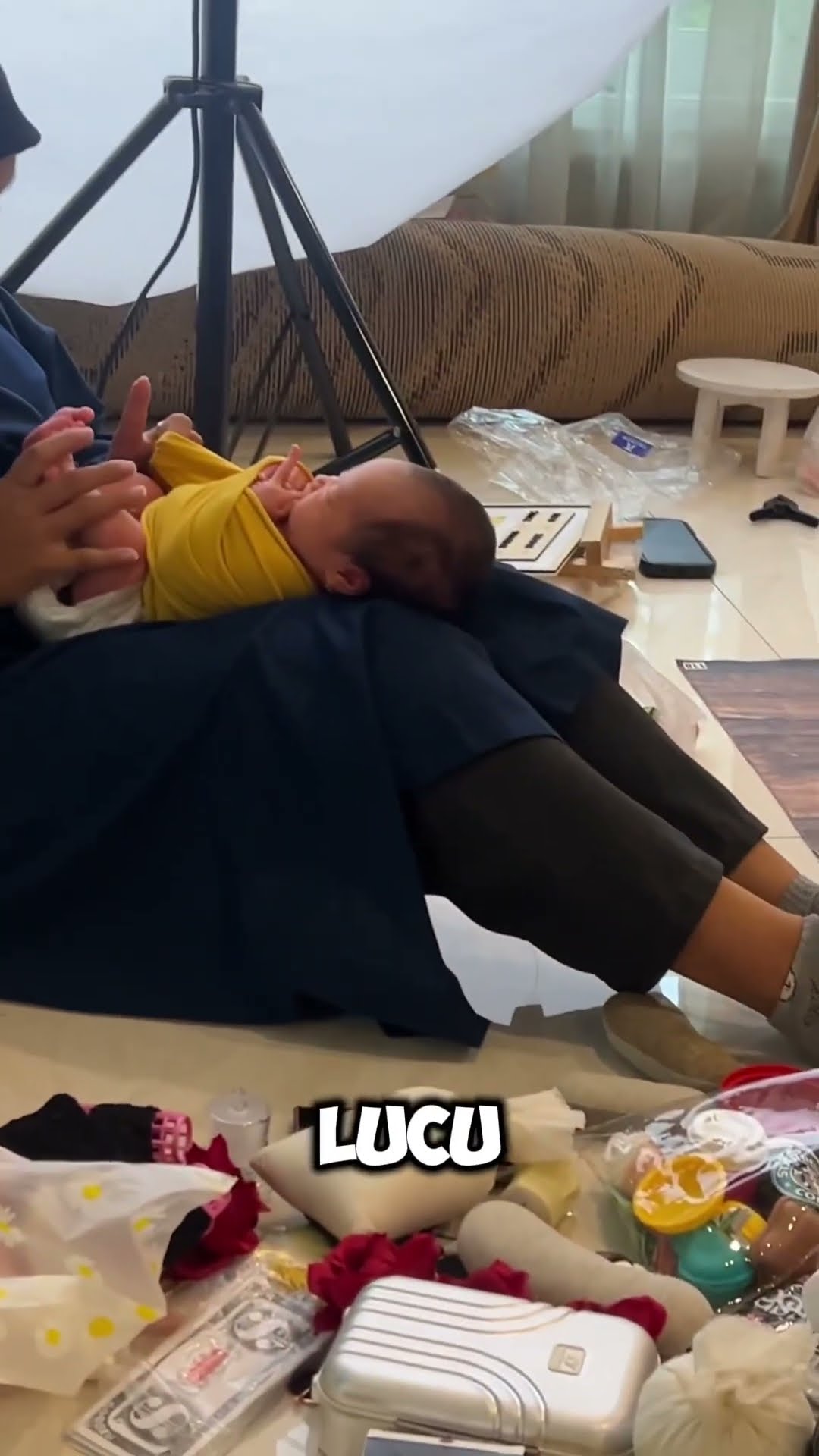 BAYI HARUS TIDUR ?!