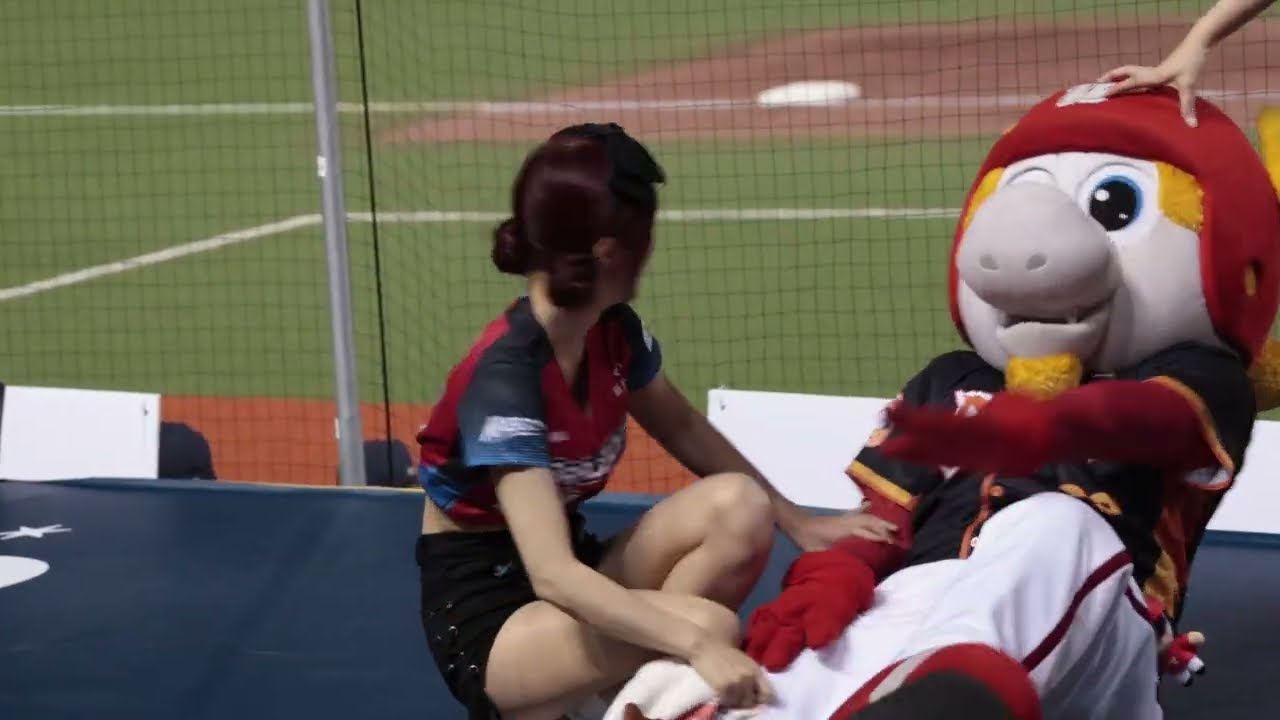 李多慧20250829幫威弟按摩 