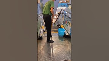 Escalator cleaning #escalator #stairs #cleaning #clean #cleanwithme #shoppingmall #shop