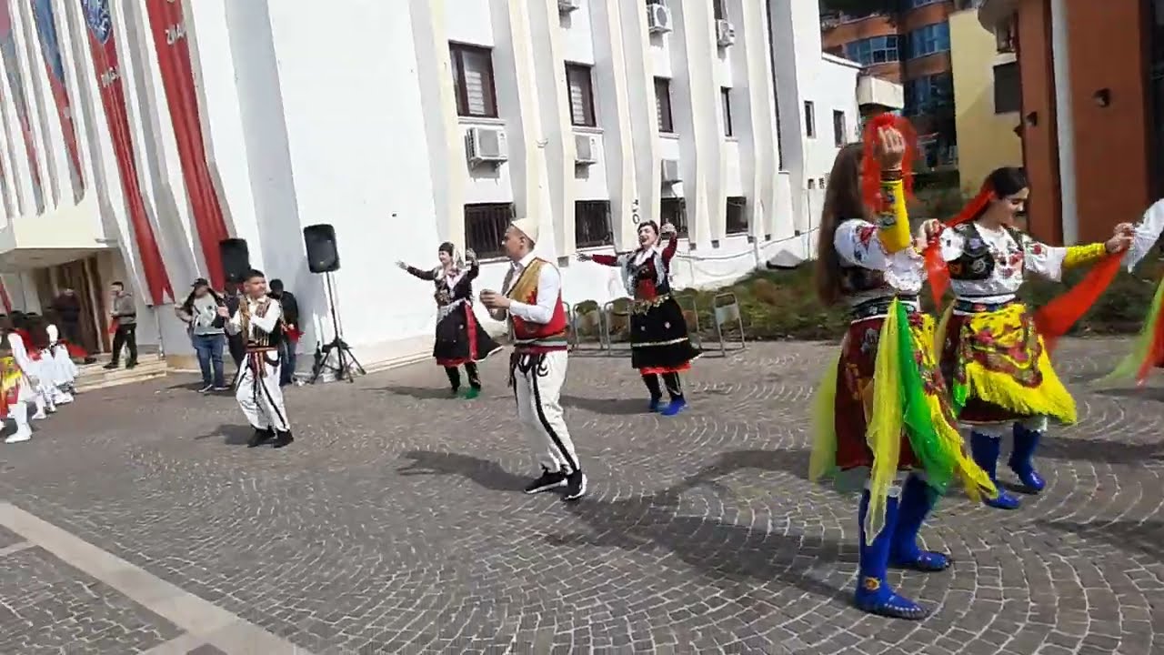 Po martohet malesori valle