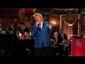 Rod Stewart Performs 'Let It Snow!' 🎄