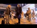 【路上ライブ】大阪駅で演奏したら、おじさんが近づいてきて...