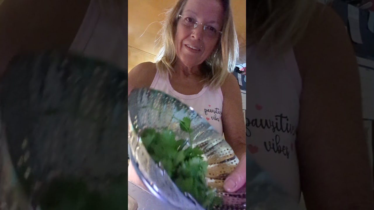 HOW TO DELEAF CILANTRO