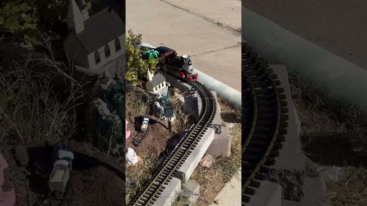 Red Wheeled 4-6-0 Union Pacific Steam Engine No. 12 rocking around the Spurs Coyote Poop Yarden Rwy!