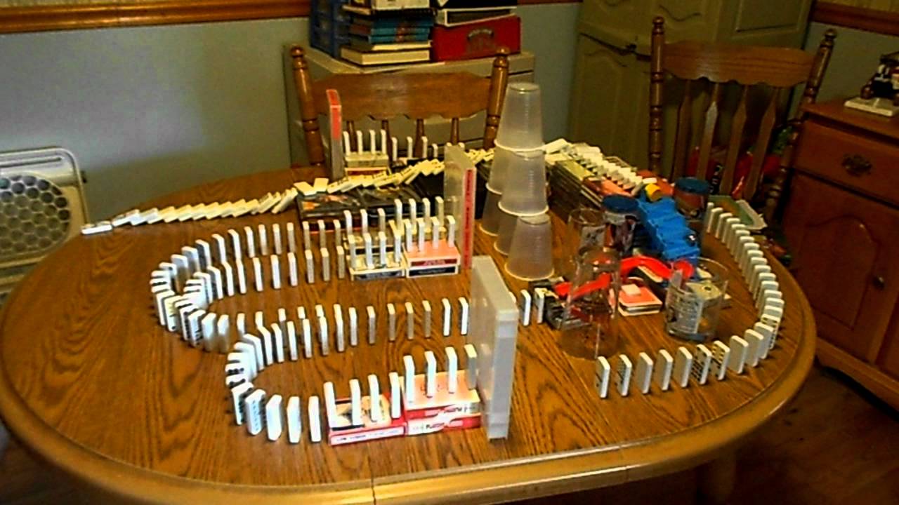 Play: A mesmerizing 14-second kinetic domino run