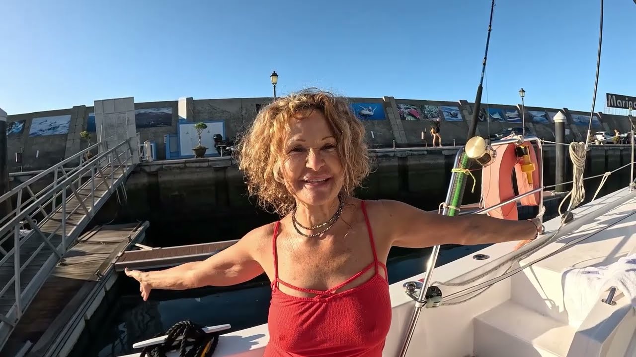 ⁣8 humains, 1 chien, 1 catamaran : cap sur l’Atlantique !
