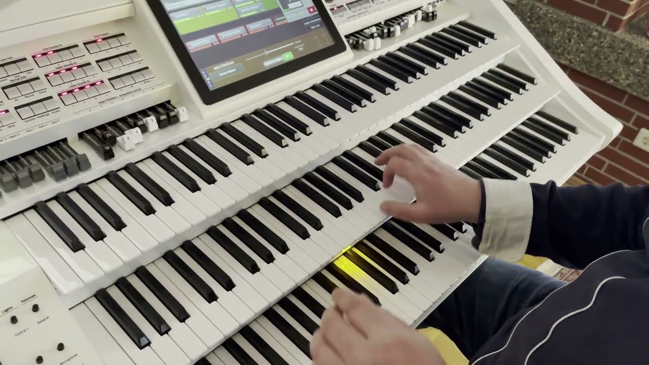 Edgar Weissenfels plays Wersi-Pergamon. 