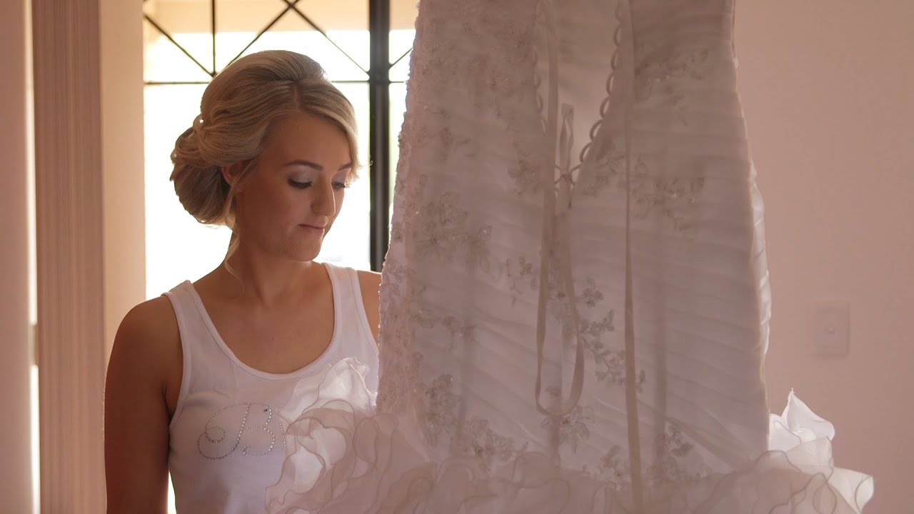 Got a minute? Perth Bride shares the story behind her Hobnob Wedding Gown