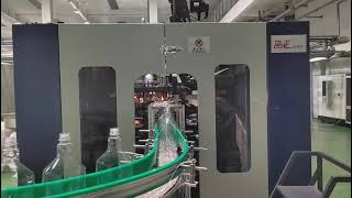 High speed full servo variable pitch heating 4-cavity 2L bottle blowing machine