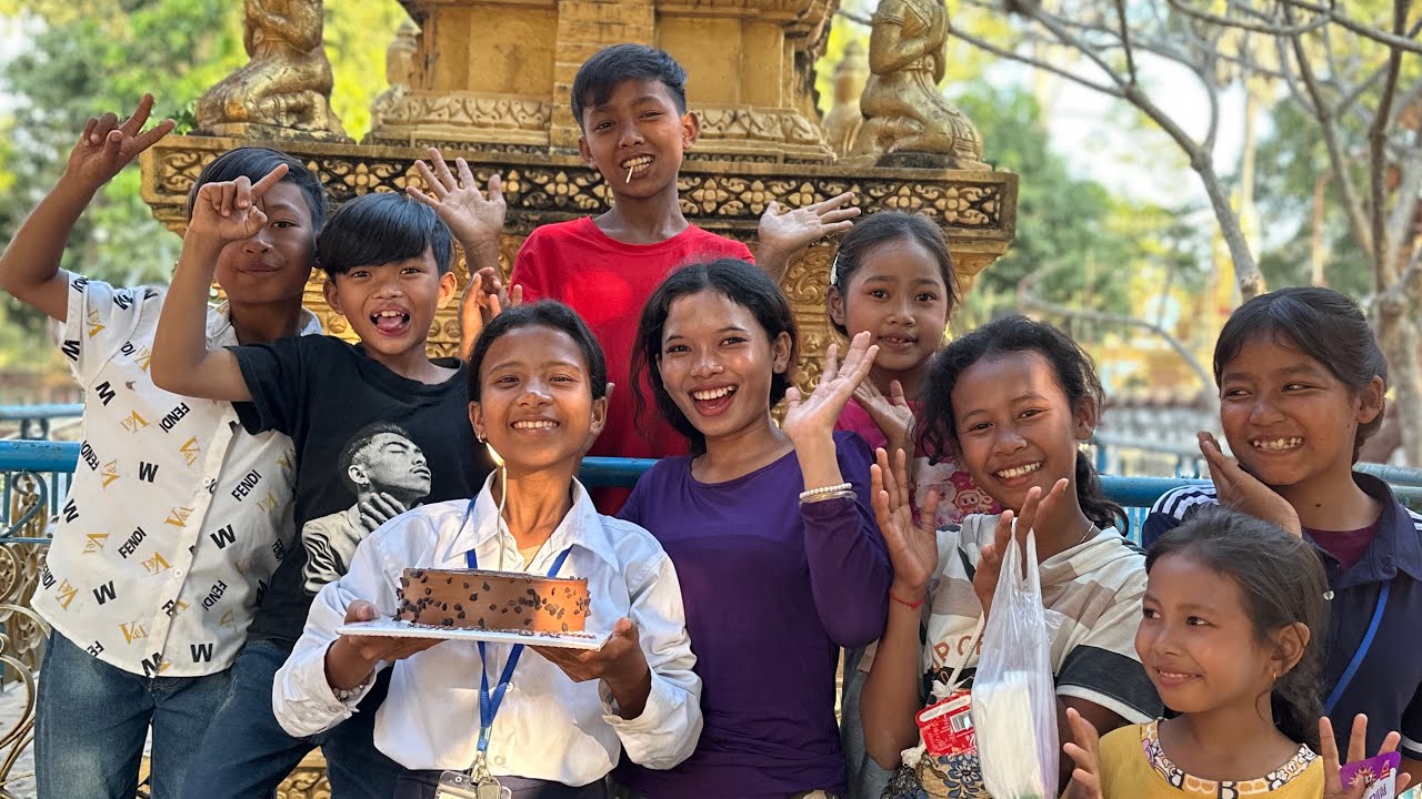 ខួបកំណេីតពូ Camera man តែបងនុននិងអូនសម្ផស្សអ្នក sweet❤️️😛