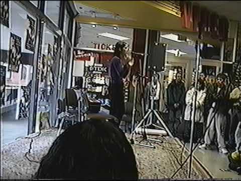 Julieta Venegas — Julieta Venegas * live @ Tower Records * Sabiendose de los Descalzos