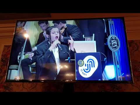 ילד הפלא דודי לינקר-קטעים נבחרים מתוך השיר 'קבלת התורה' בדינר Rccs בארה"ב עם מקהלת שירה. Dudi Linker