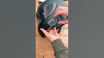 Installing a Cardo Packtalk Edge in 30 seconds