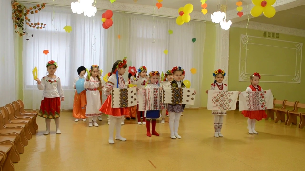 Танец на осенний праздник в детском саду старшая группа. Праздник осени в детском саду средняя группа. Танец дети детский сад старшая группа праздник осени. Осенние танцы в детском саду старшая. Музыка на выход школы