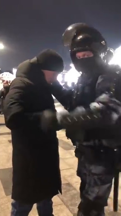 Ещё один провокатор-агент спецслужб попался. ОМОН его задержал и тут же отпустил. Брянск-Север?