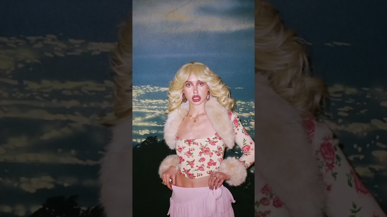 Another moment for our fav angel girl in 