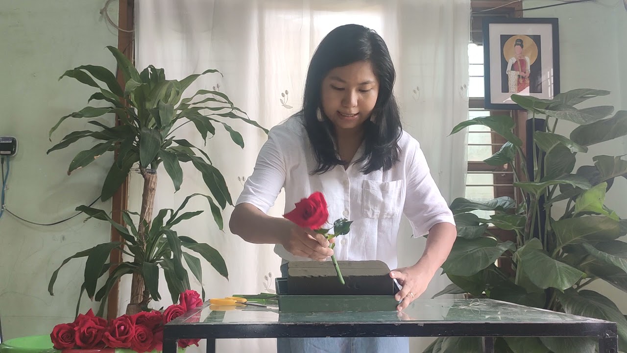 Basic Fan Shaped floral arrangement by Phue YouTube