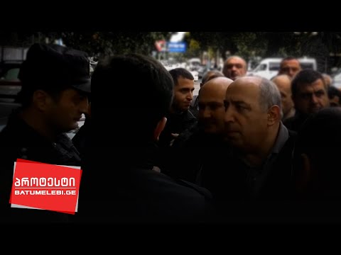 მძღოლების აქცია ბათუმის მერიასთან - დაჯარიმების მცდელობა