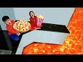 Кей притворяется, что играет готовит пиццу в игрушках на кухне