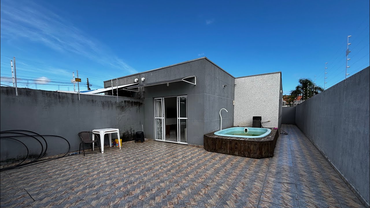 Casa com piscina e preço que cabe no seu bolso na praia de Peruíbe (aceita financiamento bancário)