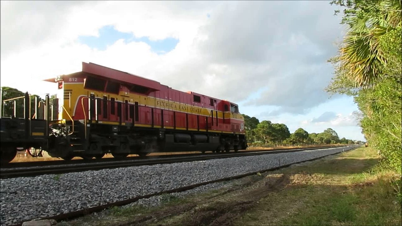 Rare: FEC train 202 LNG light engines + Amtrak P091 Orlando, Florida ...