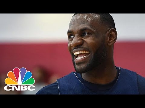 Video: LeBron James 'Nike Deal kan vara värt mer än en miljon dollar!