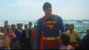 Superman 2 - Sups saves boy
