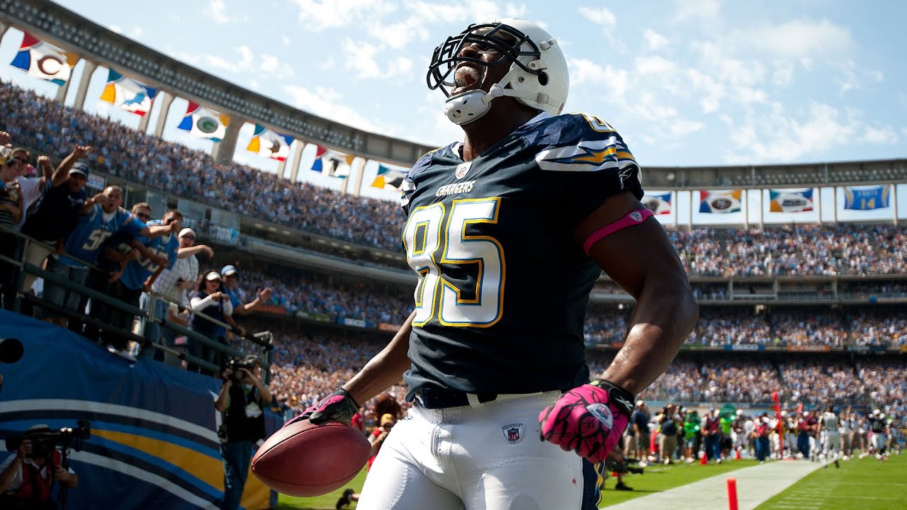 Chargers great Antonio Gates officially retires