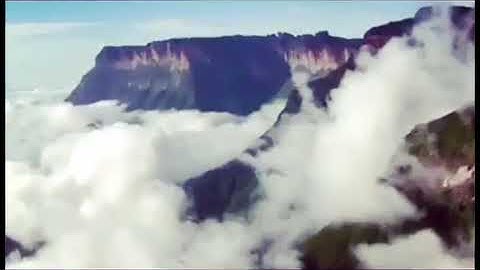 قال الله تعالى : ( وهي تجري بهم في موج كالجبال ..  ) سورة Sura   هود   Hud  آية Aya 43 - 42