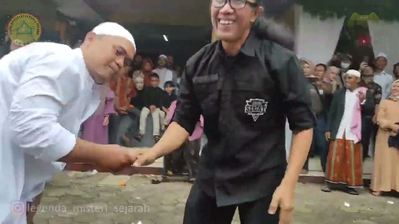 ADU BINCURANG Tradisi Penca Cimande Yang Masih Bertahan