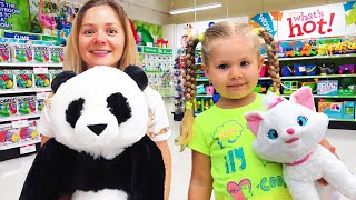 Diana cùng mẹ đi mua sắm trong một cửa hàng đồ chơi screenshot 5