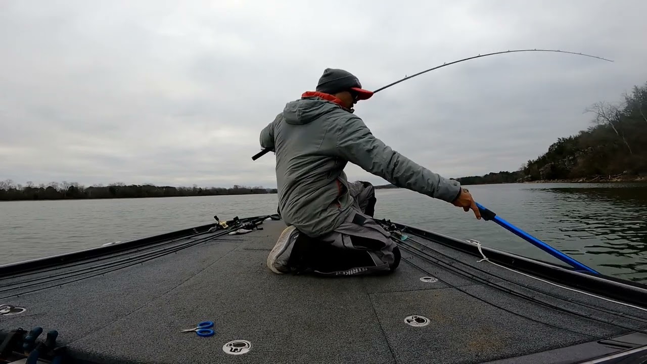 8寸Megabass Magdraft征服大条纹鲈鱼 | ARK Invoker Tour搏击巨物！