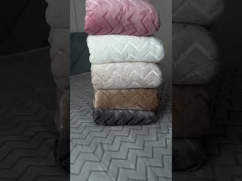 Плед на еко-овчині «Зіг-заг» рожевий 200×230 см — велюр із тисненням, видео 2